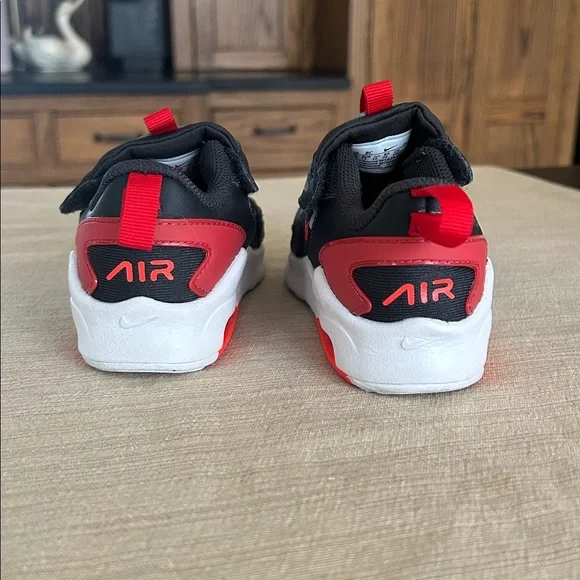 Nike Air Max Bolt TD in Black University Red Toddler Size 8C - Picture 4 of 6